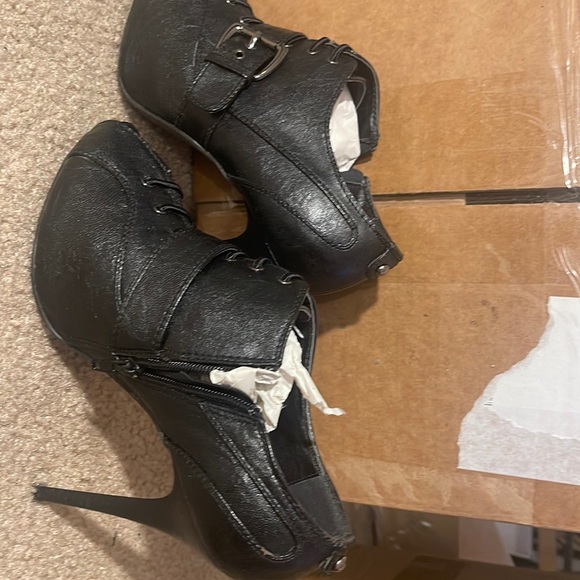 NYLA ankle open toes pumps. Pairs well with a pencil skirt. - Picture 1 of 5